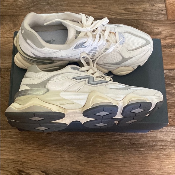 New Balance White and Gray Sneakers - Picture 4 of 12